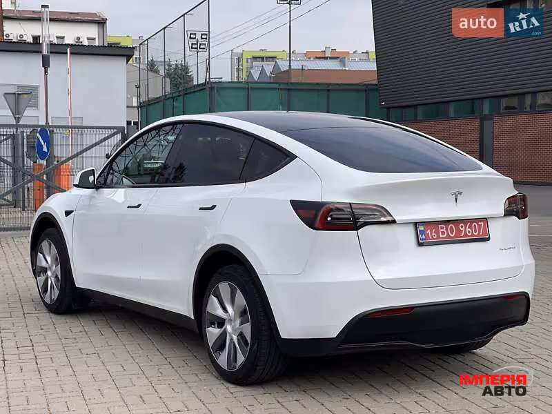 Tesla Model Y - фото 7