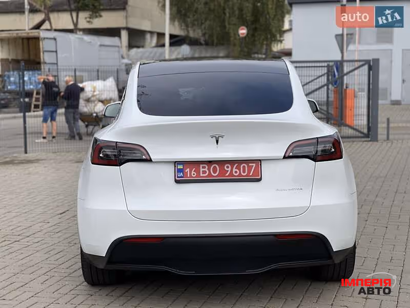 Tesla Model Y - фото 8