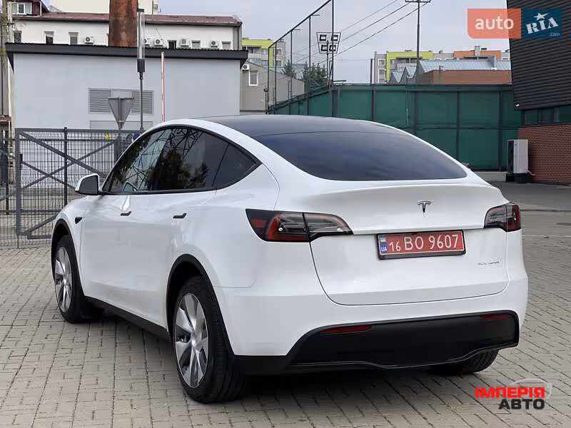 Tesla Model Y - фото 9