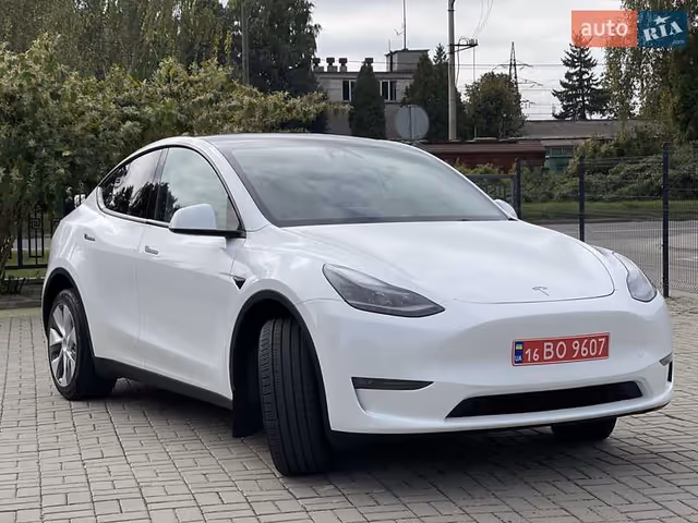Tesla Model Y - фото 2