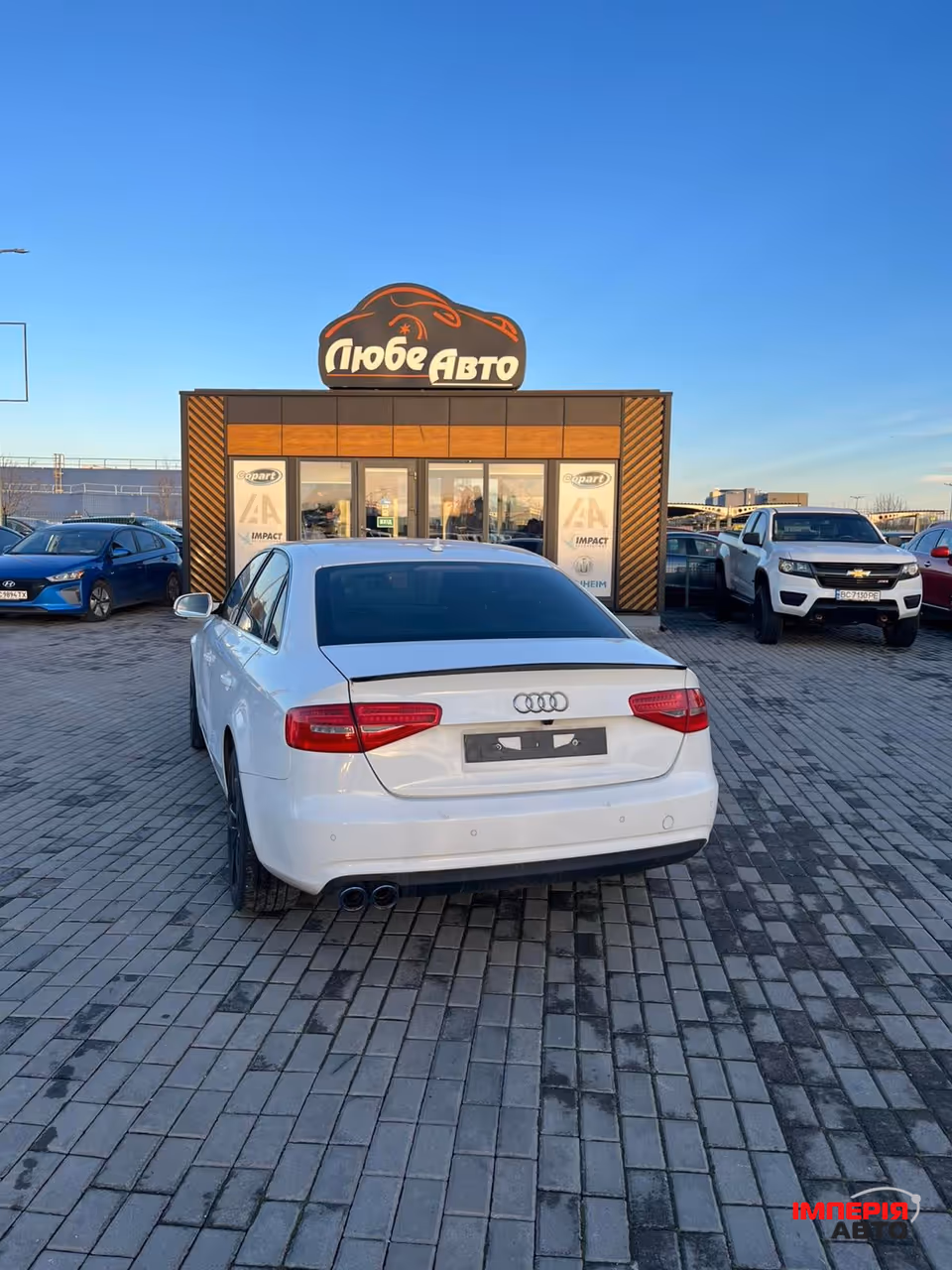 Audi A4 - фото 5