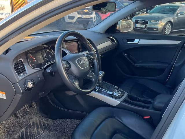 Audi A4 - фото 2