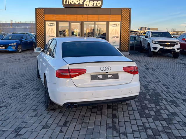Audi A4 - фото 5