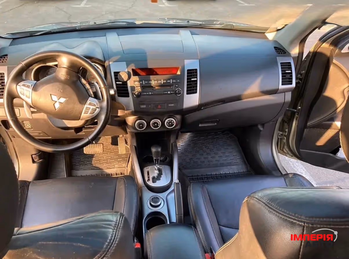 Mitsubishi Outlander - фото 9