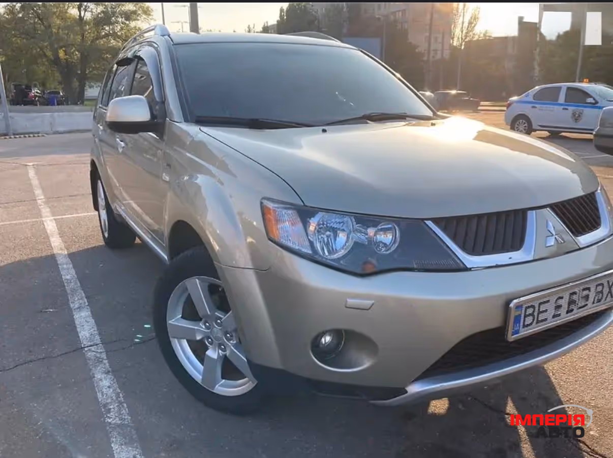 Mitsubishi Outlander - фото 2