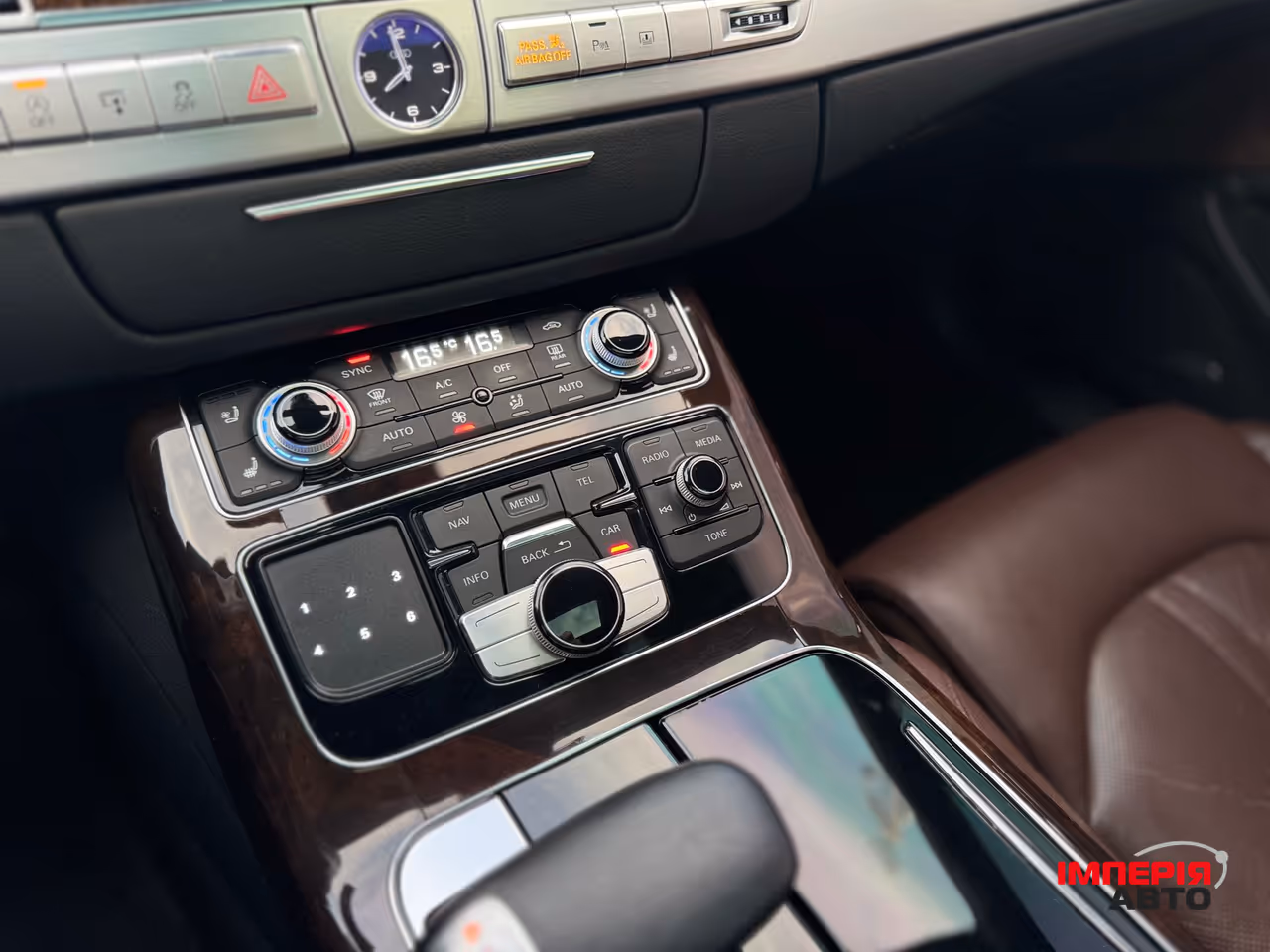 Audi A8 - фото 40