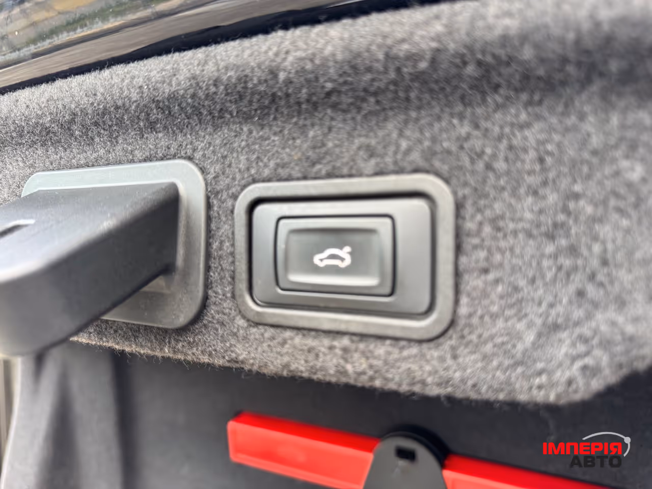 Audi A8 - фото 10