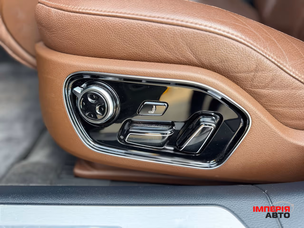 Audi A8 - фото 22