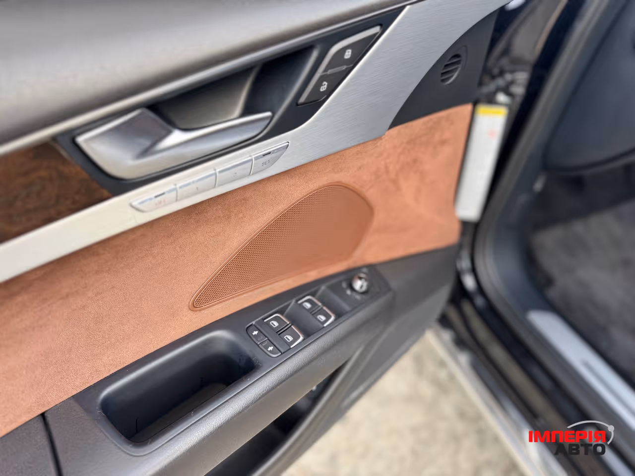Audi A8 - фото 18