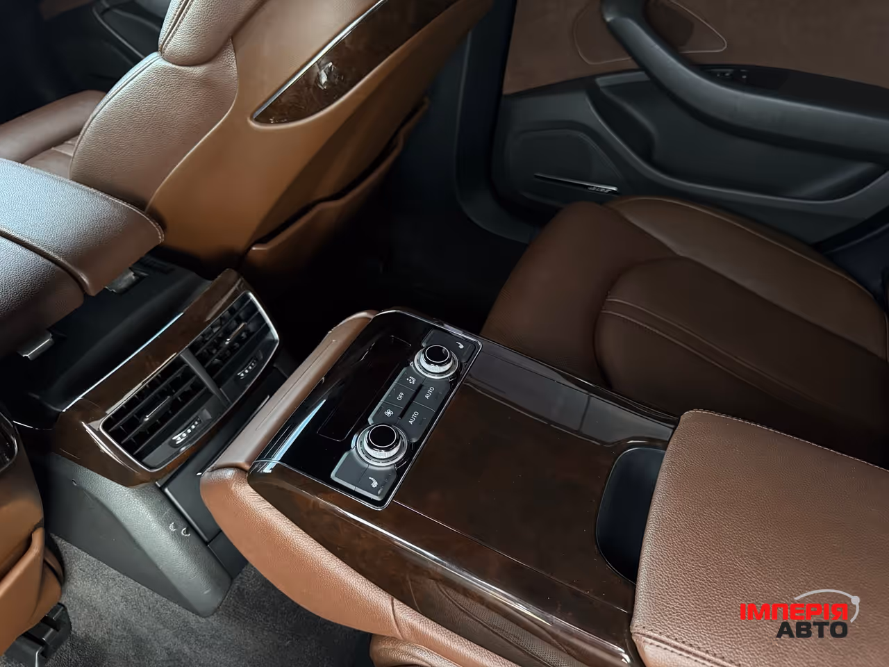 Audi A8 - фото 28