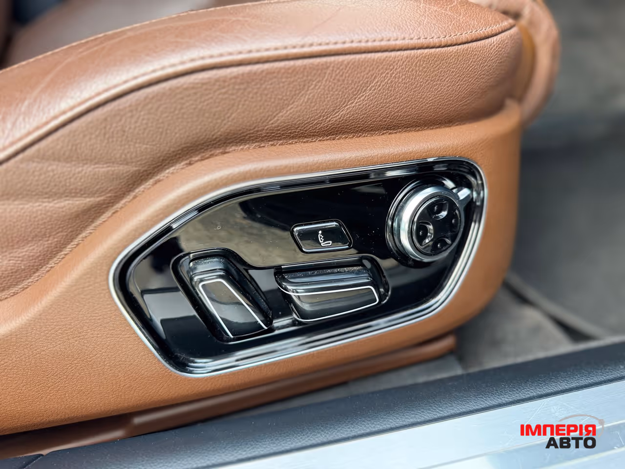 Audi A8 - фото 36