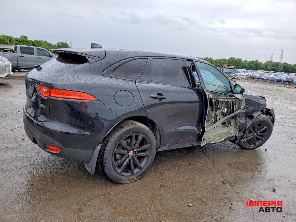 Jaguar F-Pace - фото 6