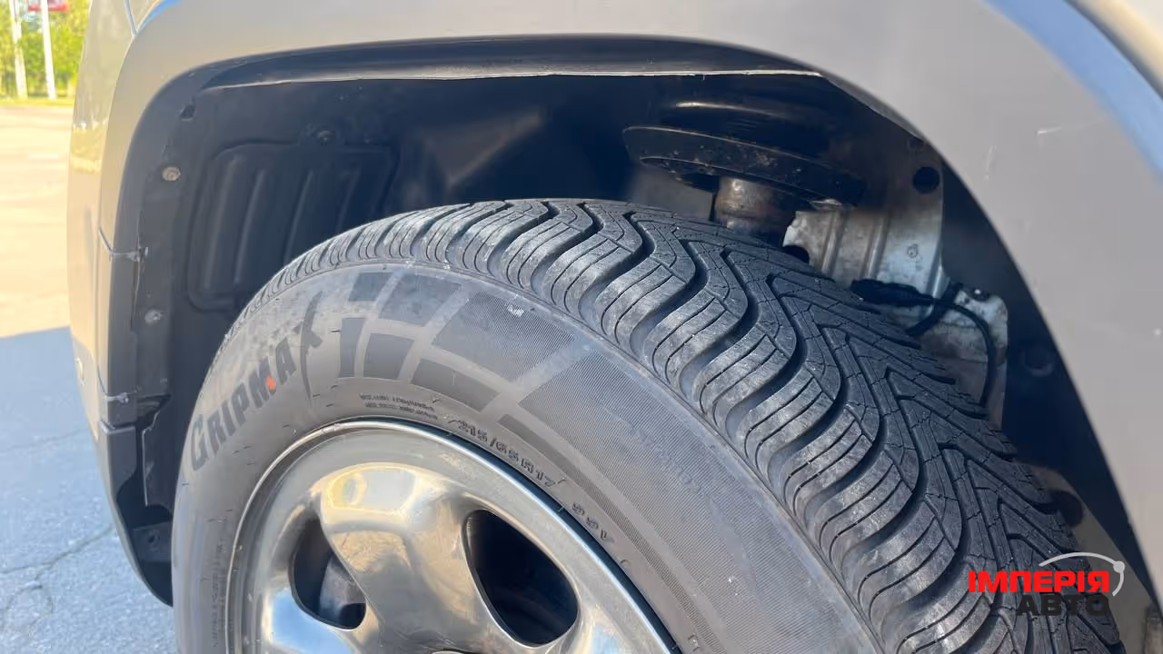 Jeep Cherokee - фото 2