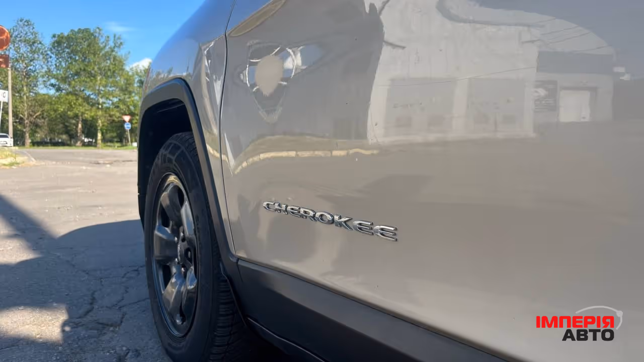 Jeep Cherokee - фото 5