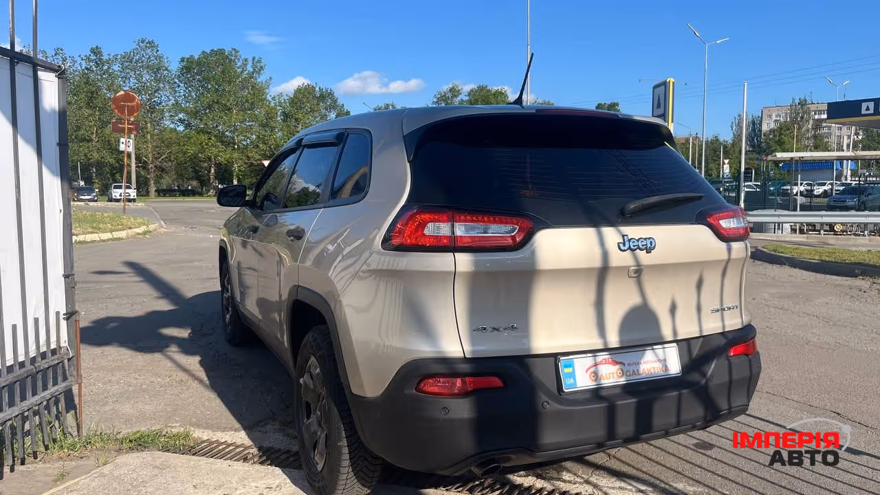 Jeep Cherokee - фото 4