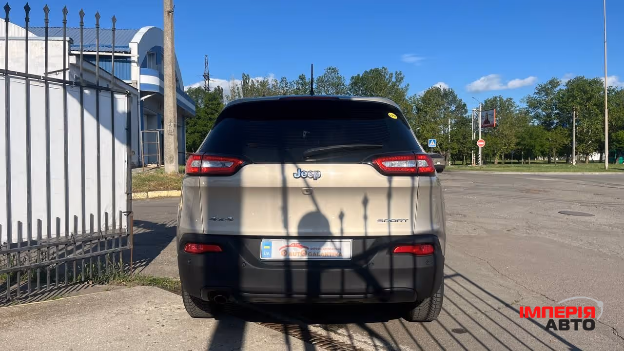 Jeep Cherokee - фото 3
