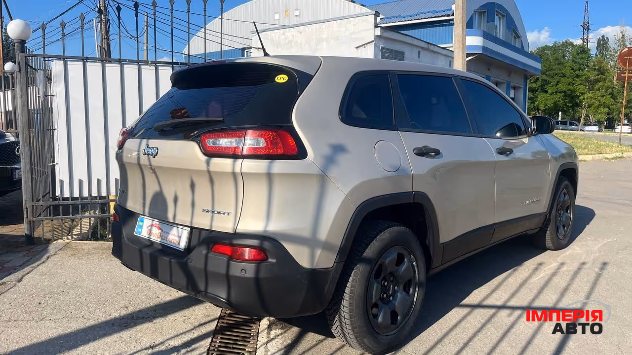 Jeep Cherokee - фото 8
