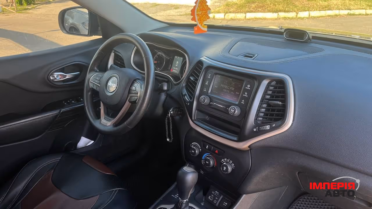 Jeep Cherokee - фото 12