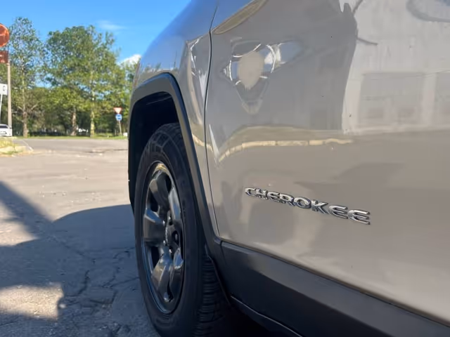 Jeep Cherokee - фото 5