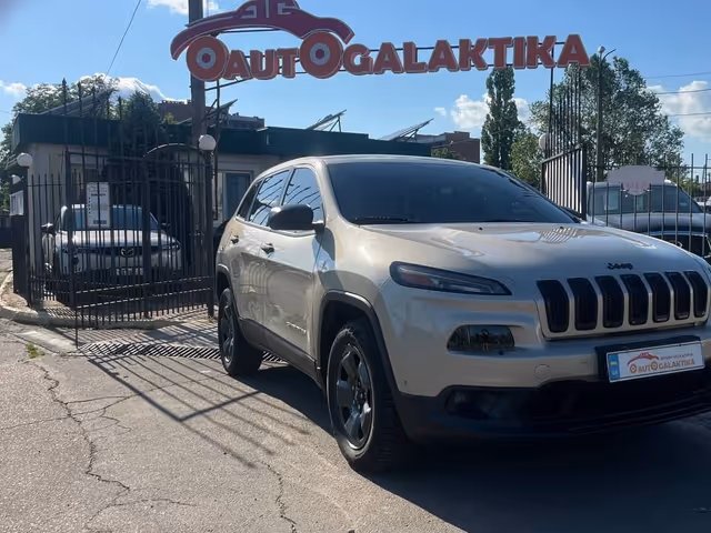 Jeep Cherokee - фото 1