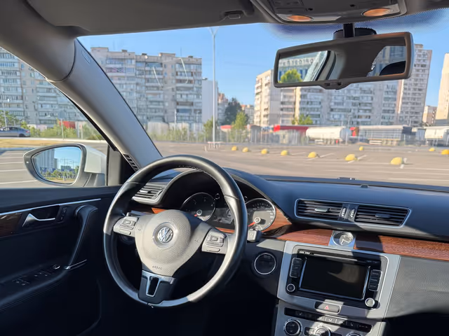 Volkswagen Passat - фото 2