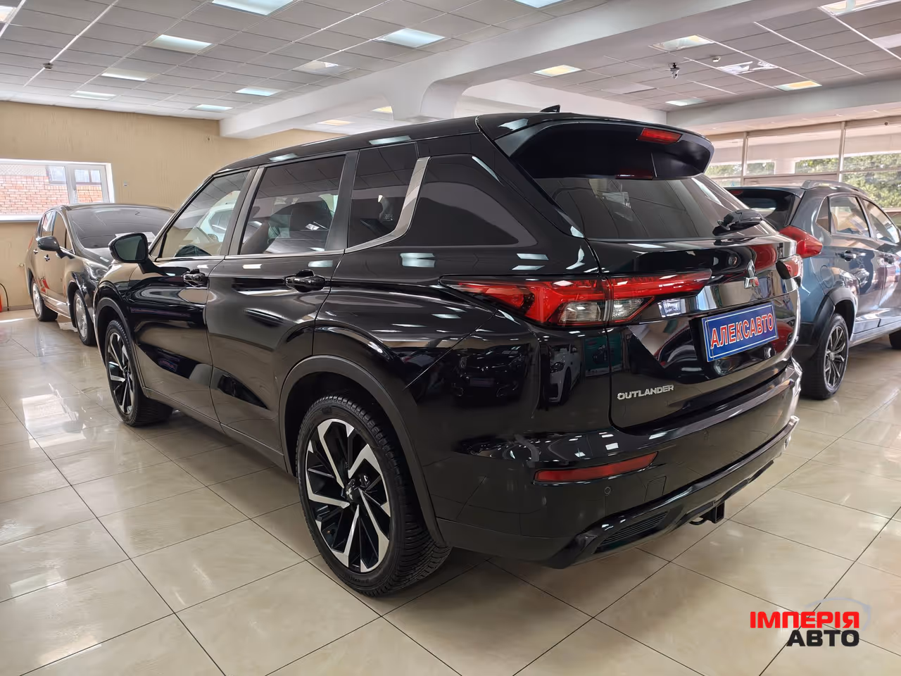 Mitsubishi Outlander - фото 5