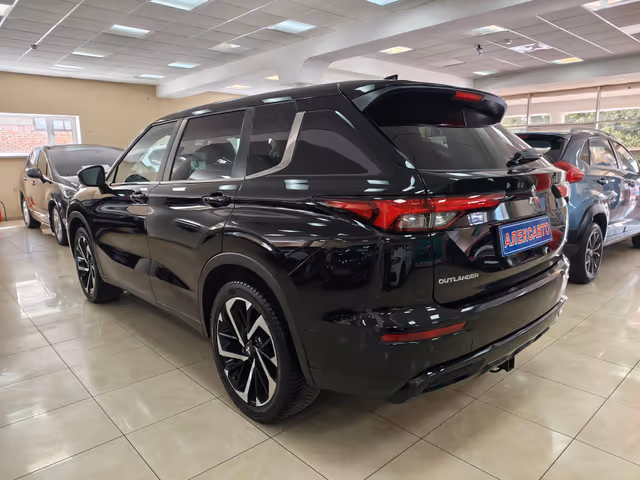 Mitsubishi Outlander - фото 5