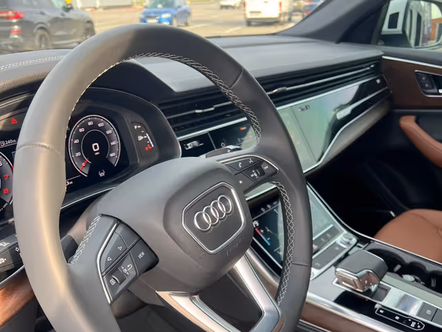 Audi Q8 - фото 4