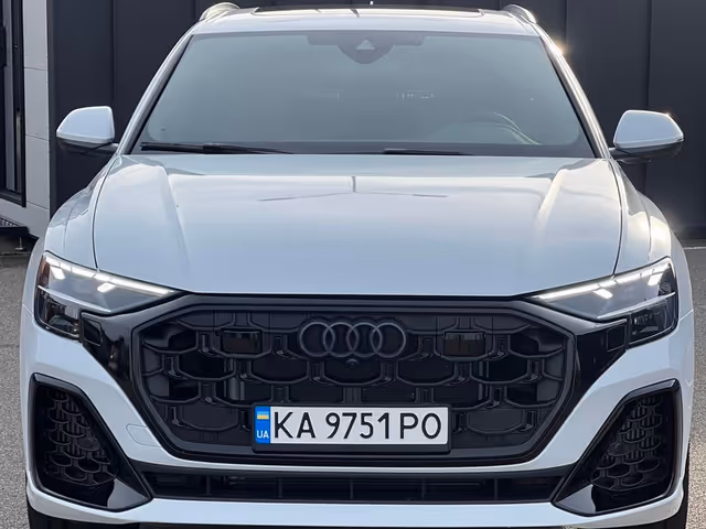 Audi Q8 - фото 1