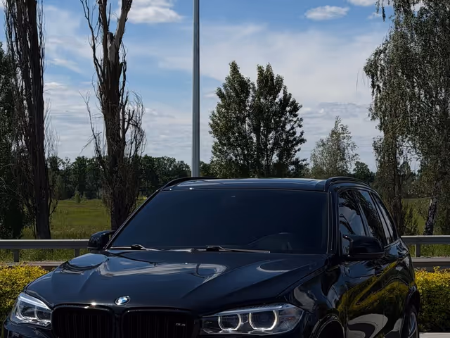 BMW X5 - фото 1