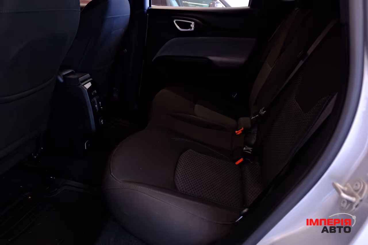 Jeep Compass - фото 8