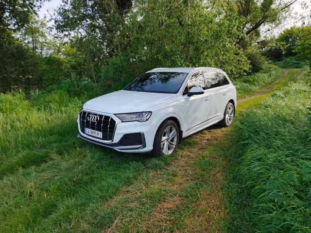 Audi Q7 - фото 1