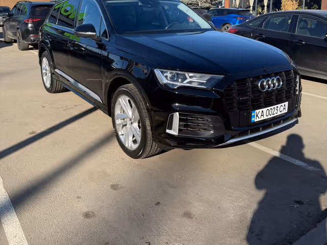 Audi Q7 - фото 1