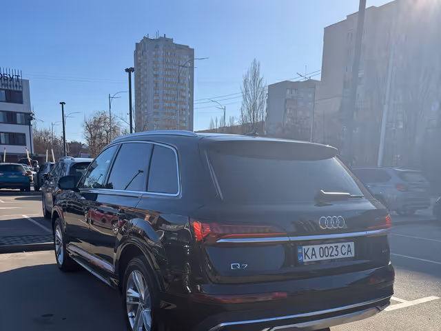 Audi Q7 - фото 5