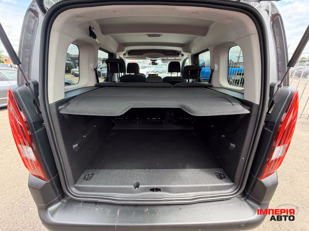 Peugeot Rifter - фото 17