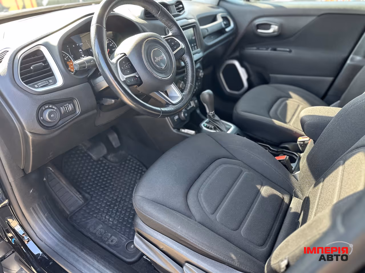 Jeep Renegade - фото 8