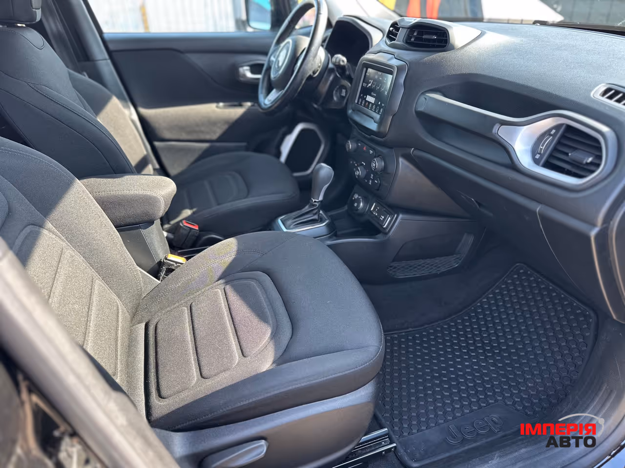 Jeep Renegade - фото 9