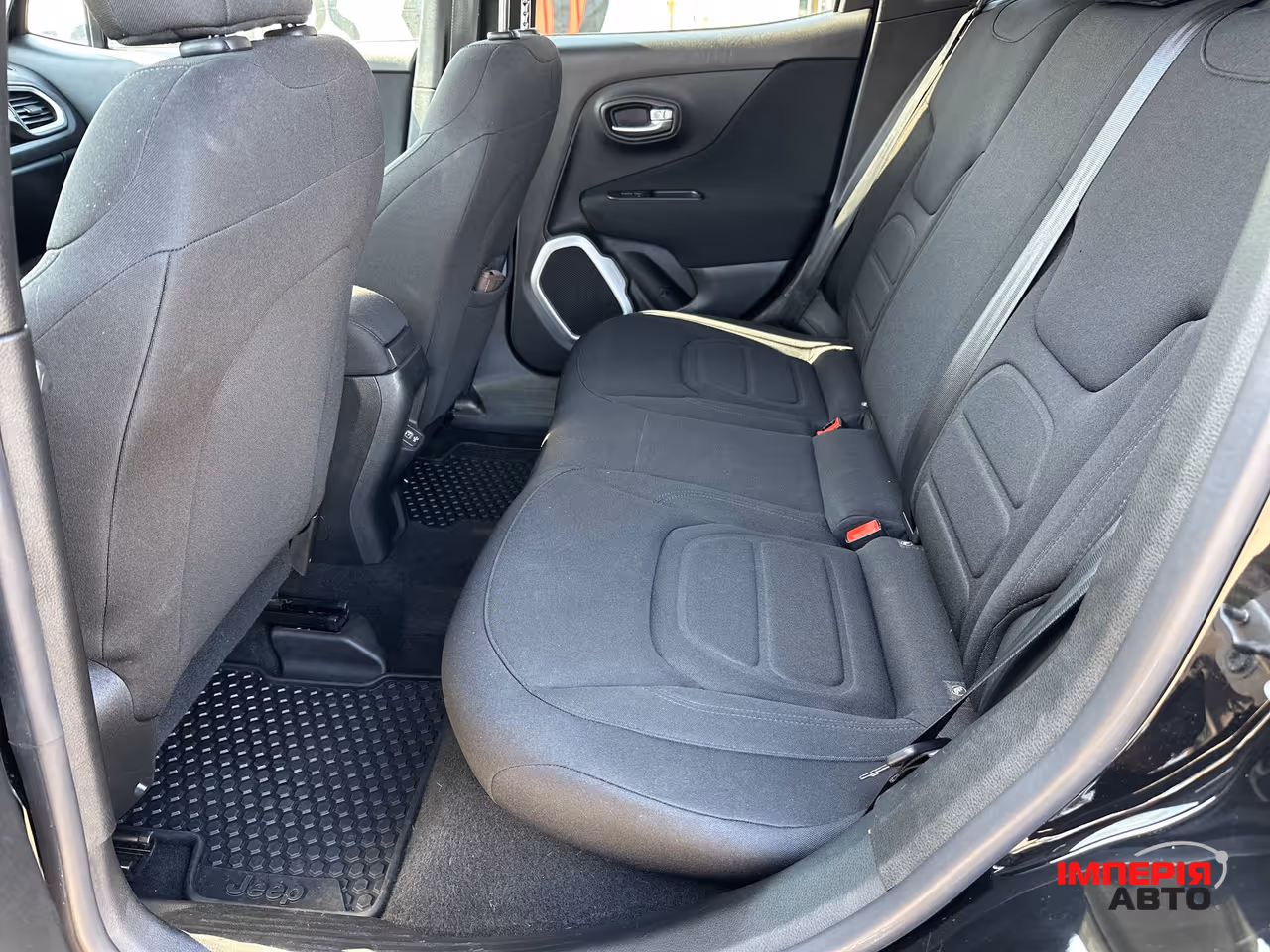 Jeep Renegade - фото 7