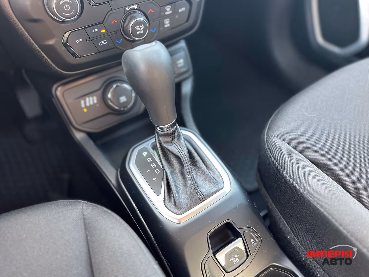 Jeep Renegade - фото 11