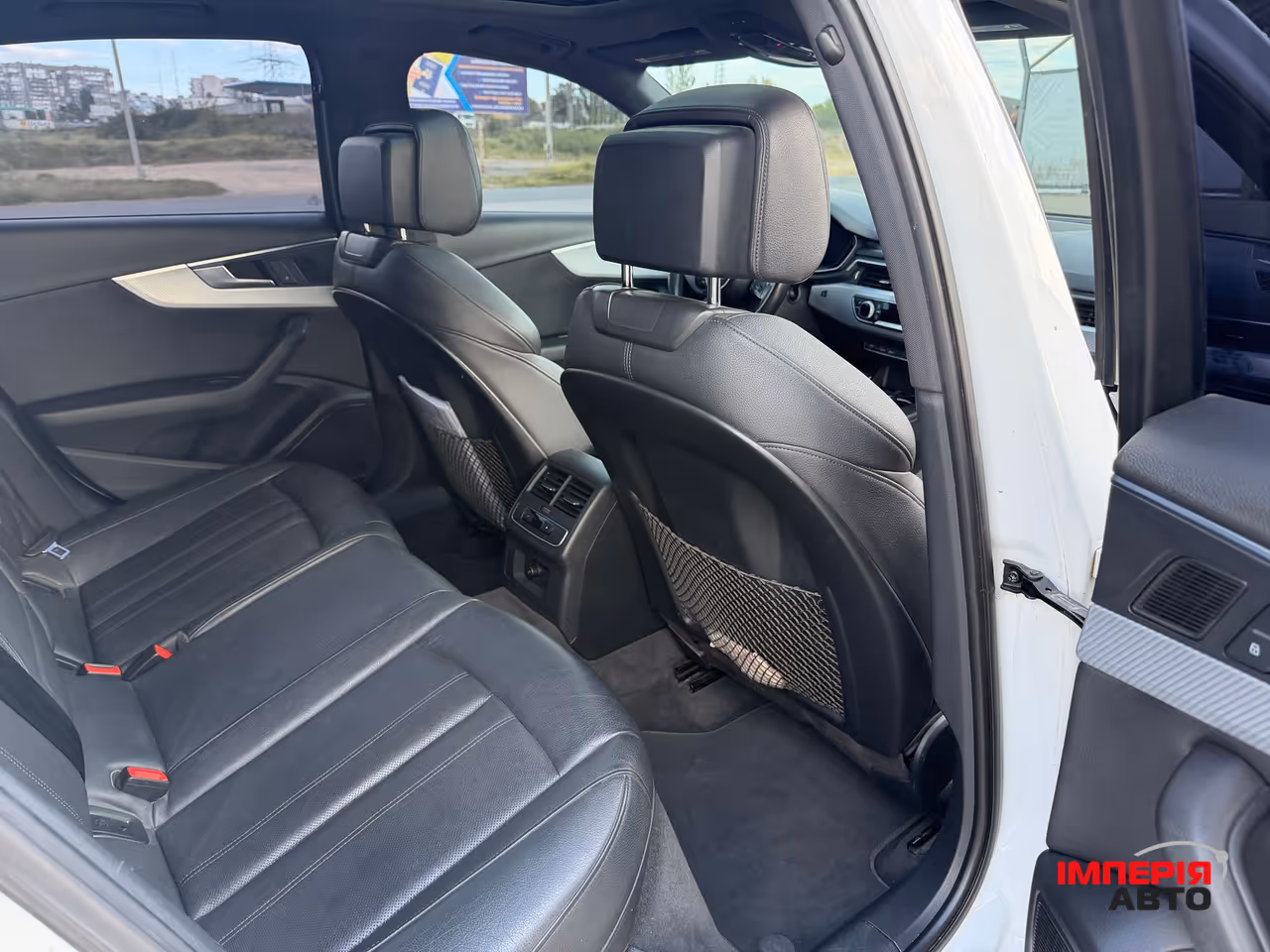 Audi A4 - фото 8