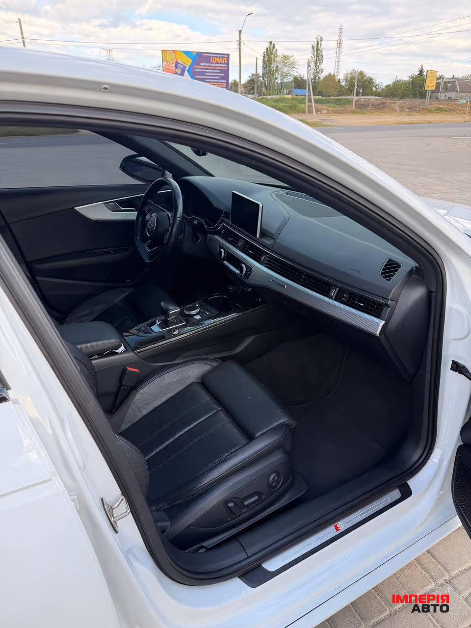Audi A4 - фото 7