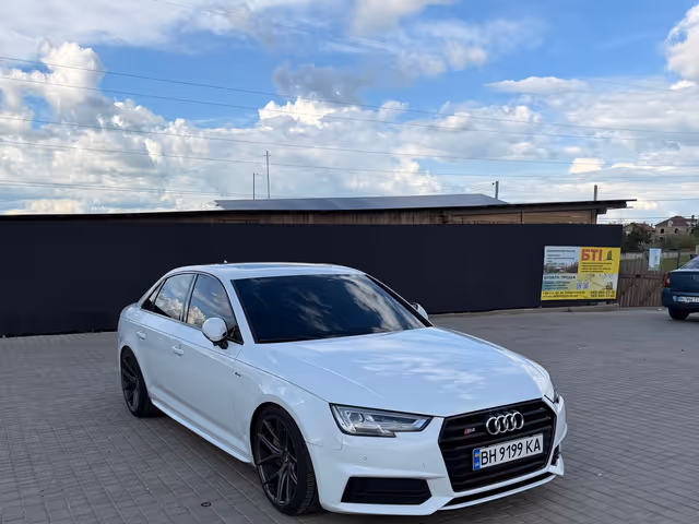 Audi A4 - фото 1