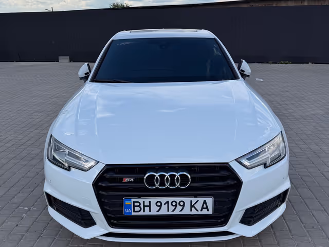 Audi A4 - фото 2