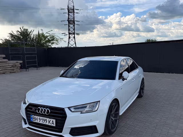 Audi A4 - фото 3