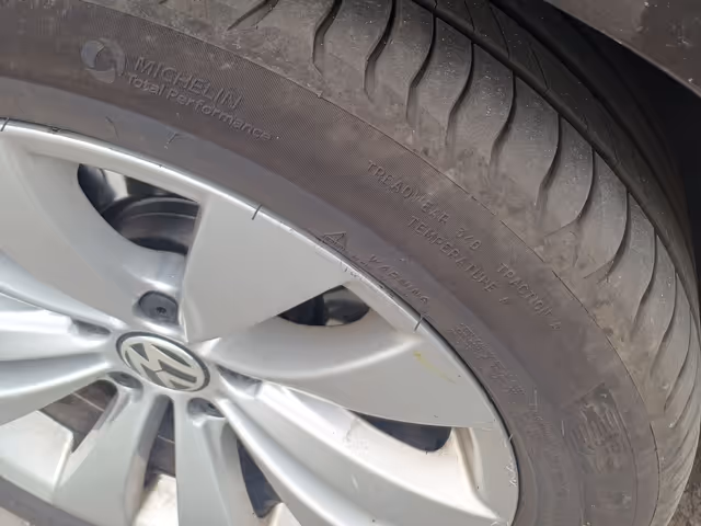 Volkswagen Passat CC - фото 2