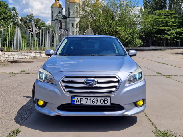 Subaru Legacy - фото 2