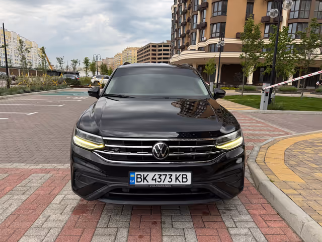 Volkswagen Tiguan - фото 2