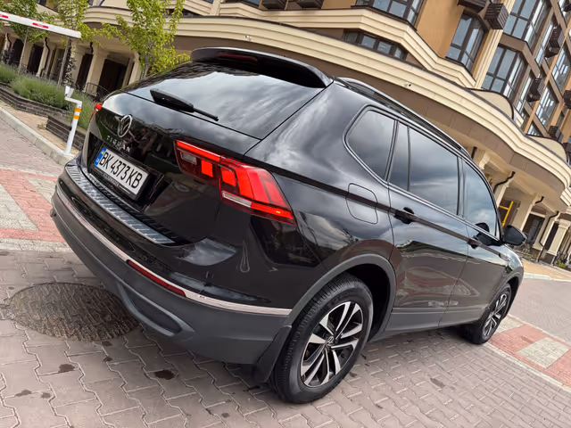 Volkswagen Tiguan - фото 4