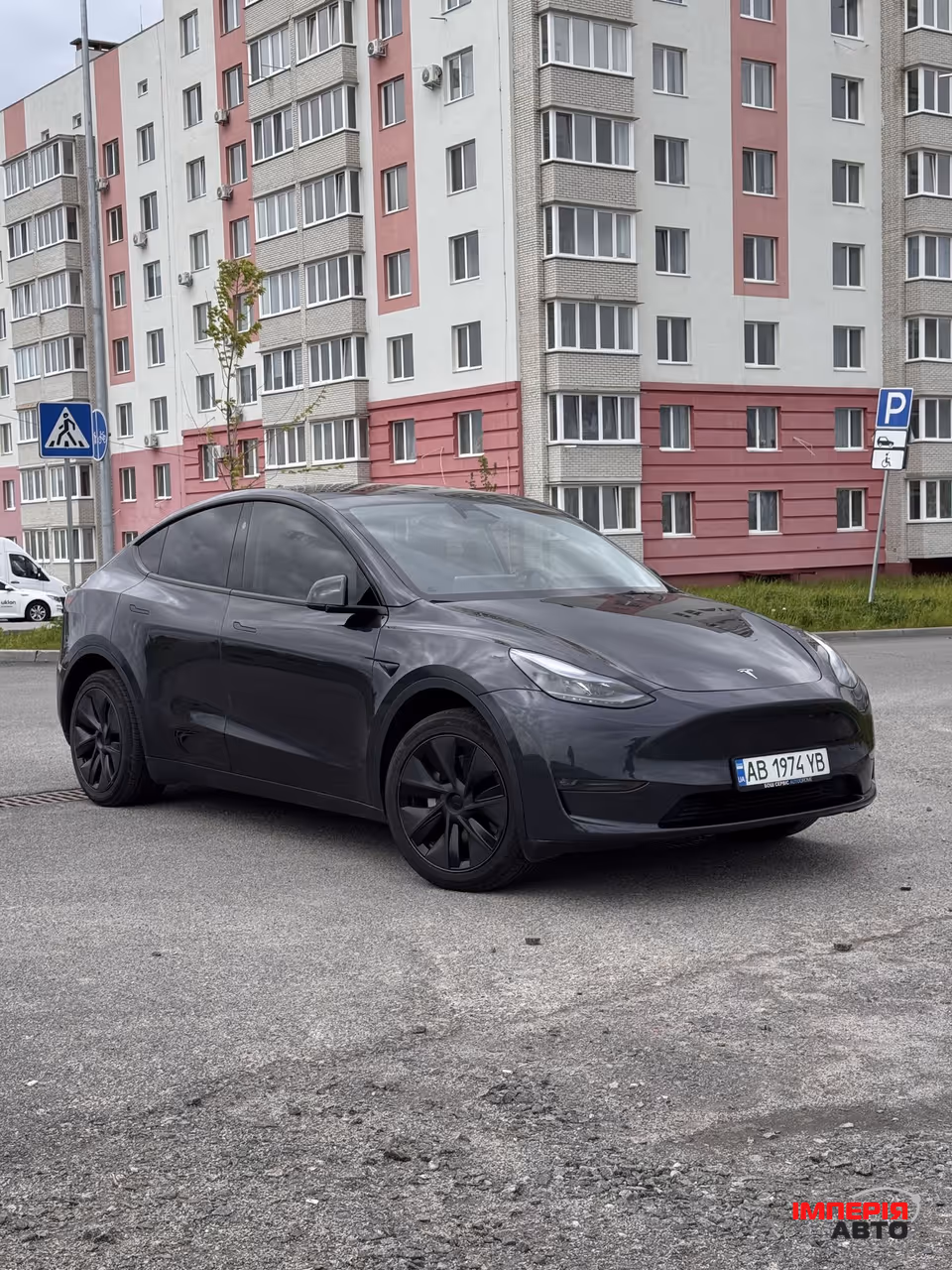 Tesla Model Y - фото 1