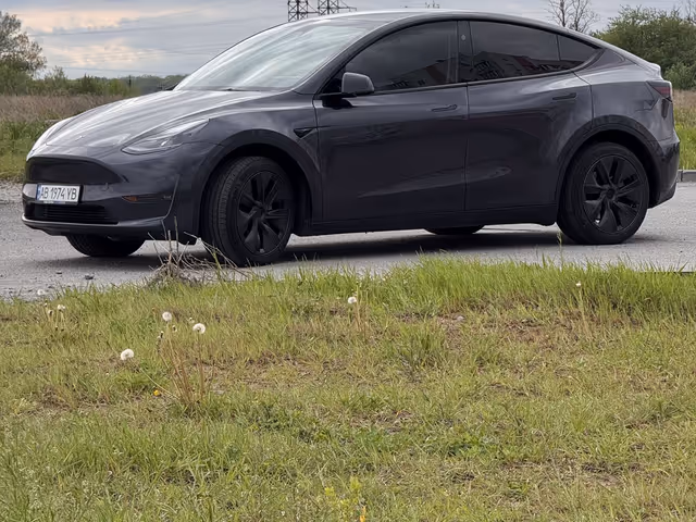 Tesla Model Y - фото 3